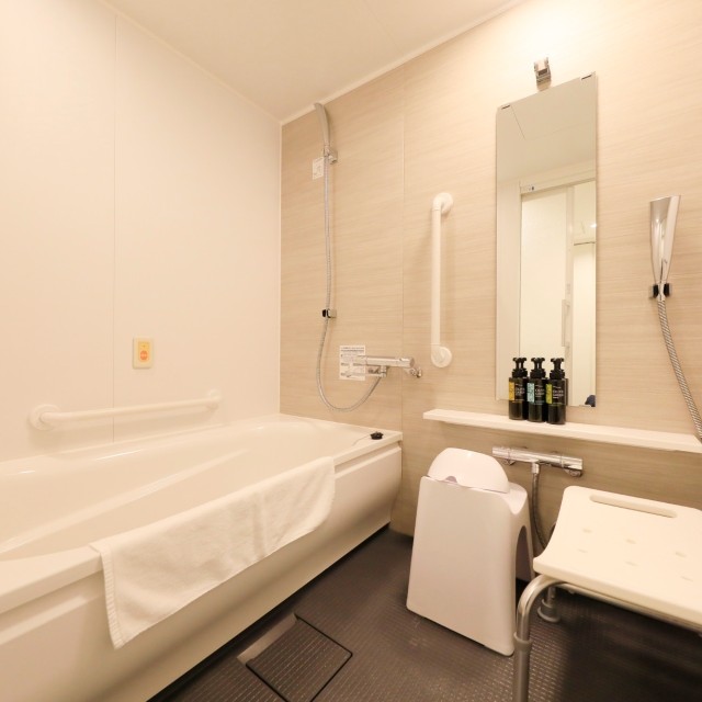 ユニバーサルルーム浴室