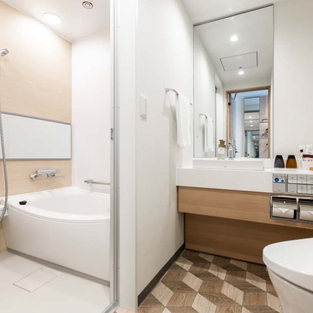 Deluxe Twin Bathroom