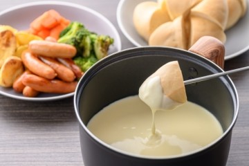 Hot cheese fondue