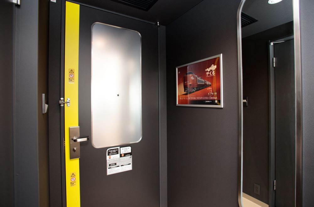 273系やくもルーム