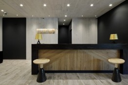 ヴィアイン新大阪正面口フロント