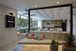 ヴィアイン新大阪正面口ロビー