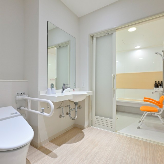 ユニバーサルルーム浴室